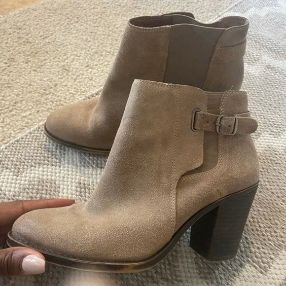 🔥Gorgeous Lucky Brand booties fall/winter perfect like new!!🔥 - Picture 5 of 6
